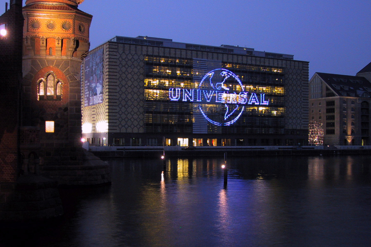 Музбиз должен где-то есть. Например, на берегу Шпрее